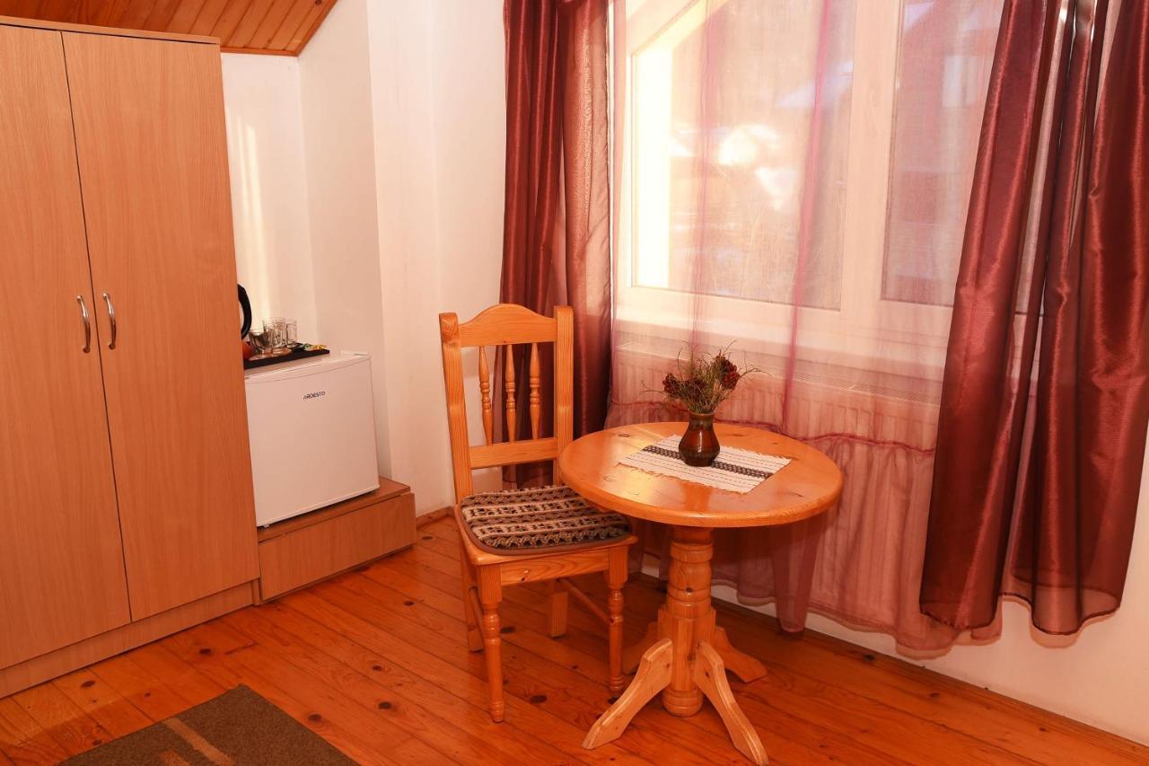 Oskolok Dovbusha Mini-Hotel Yaremche Exterior foto